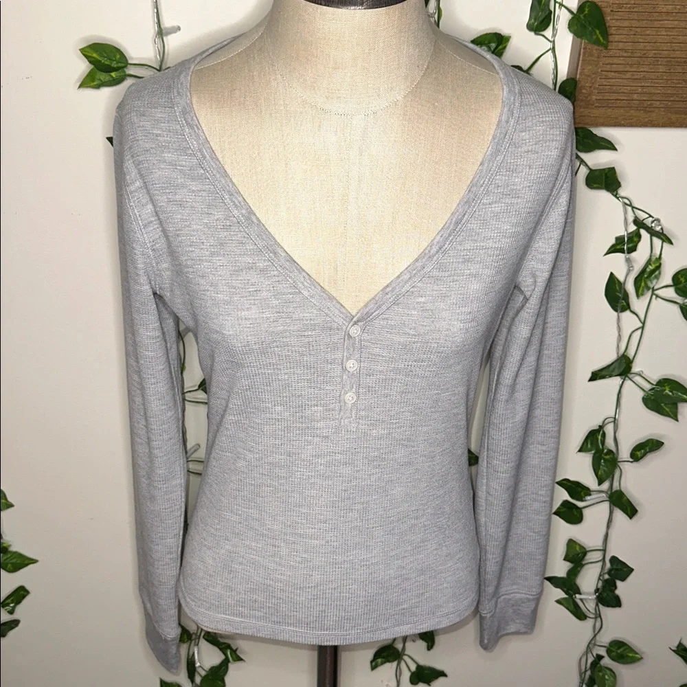 Fabletics Waffle Longsleeve Henley Gray NWT - Picture 2 of 7